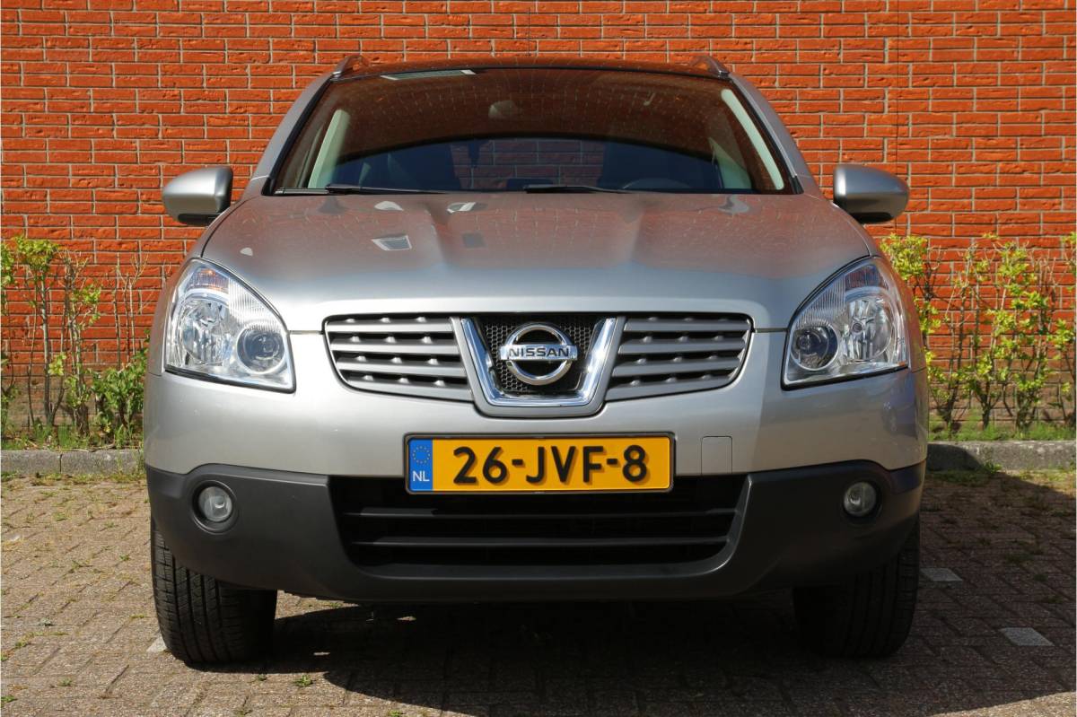 Nissan QASHQAI Nissan Qashqai 2.0 141pk Connect Edition AUT. | NL-auto | Navigatie | Cruise control | Climate control | Elek. ramen | Panorama dak | Lichtm. velgen | Trekhaak |