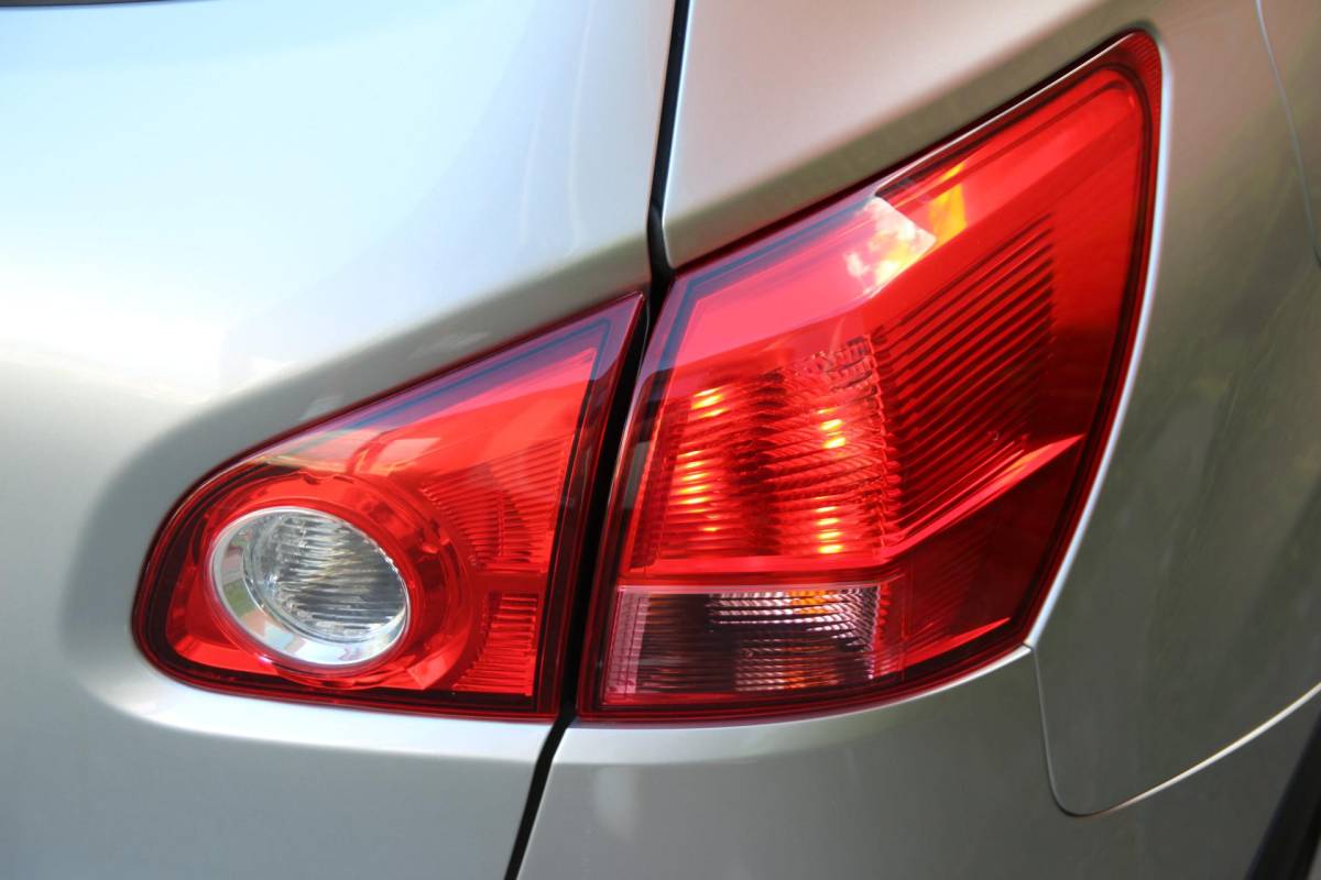 Nissan QASHQAI Nissan Qashqai 2.0 141pk Connect Edition AUT. | NL-auto | Navigatie | Cruise control | Climate control | Elek. ramen | Panorama dak | Lichtm. velgen | Trekhaak |