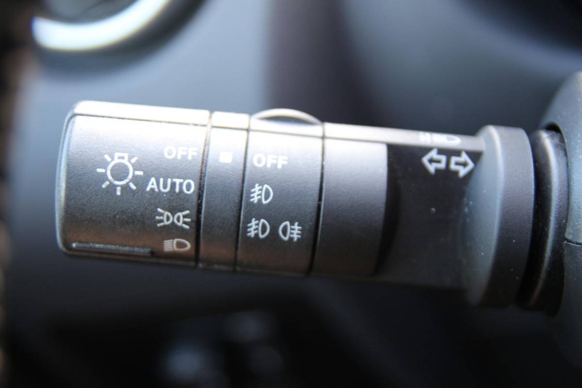 Nissan QASHQAI Nissan Qashqai 2.0 141pk Connect Edition AUT. | NL-auto | Navigatie | Cruise control | Climate control | Elek. ramen | Panorama dak | Lichtm. velgen | Trekhaak |