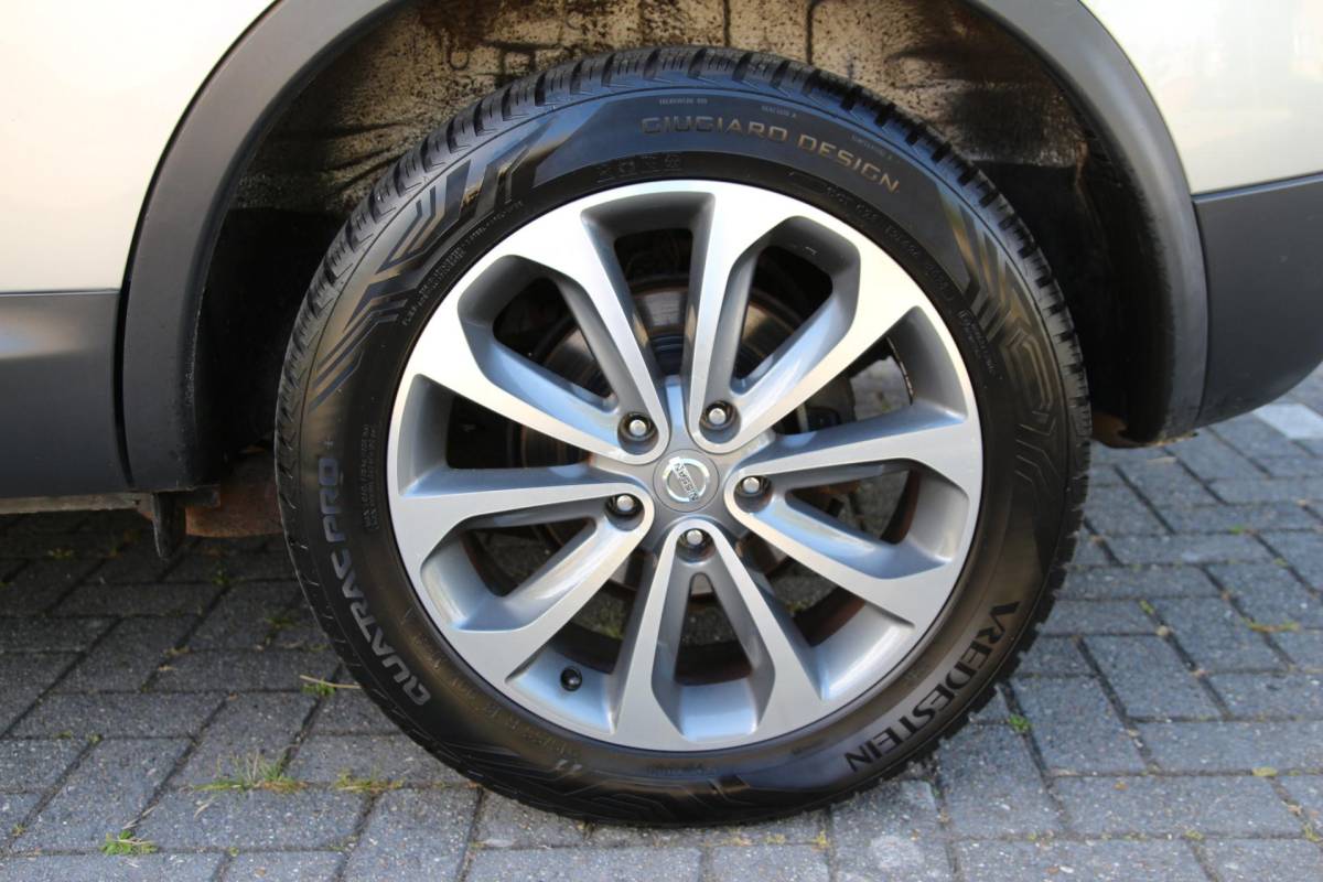 Nissan QASHQAI Nissan Qashqai 2.0 141pk Connect Edition AUT. | NL-auto | Navigatie | Cruise control | Climate control | Elek. ramen | Panorama dak | Lichtm. velgen | Trekhaak |