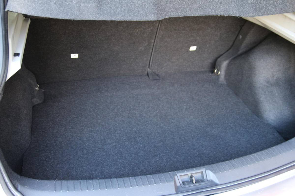 Nissan QASHQAI Nissan Qashqai 2.0 141pk Connect Edition AUT. | NL-auto | Navigatie | Cruise control | Climate control | Elek. ramen | Panorama dak | Lichtm. velgen | Trekhaak |