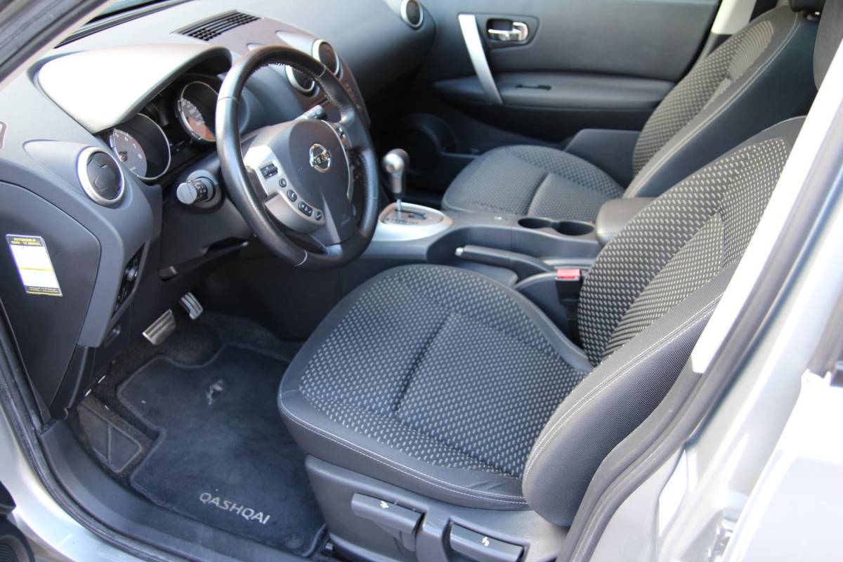 Nissan QASHQAI Nissan Qashqai 2.0 141pk Connect Edition AUT. | NL-auto | Navigatie | Cruise control | Climate control | Elek. ramen | Panorama dak | Lichtm. velgen | Trekhaak |