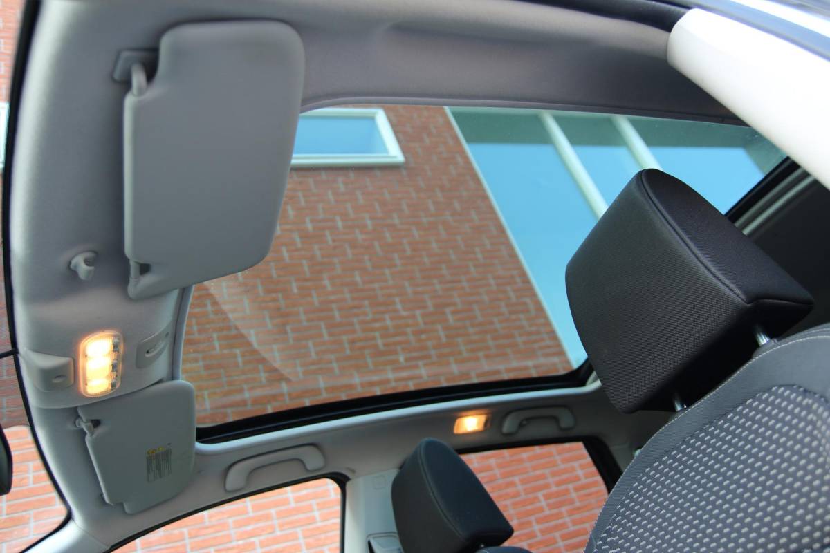 Nissan QASHQAI Nissan Qashqai 2.0 141pk Connect Edition AUT. | NL-auto | Navigatie | Cruise control | Climate control | Elek. ramen | Panorama dak | Lichtm. velgen | Trekhaak |