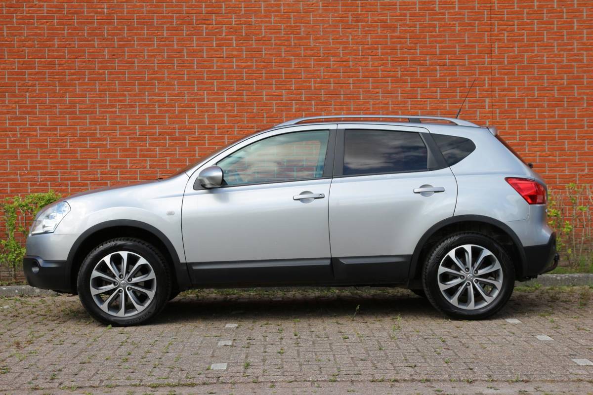 Nissan QASHQAI Nissan Qashqai 2.0 141pk Connect Edition AUT. | NL-auto | Navigatie | Cruise control | Climate control | Elek. ramen | Panorama dak | Lichtm. velgen | Trekhaak |