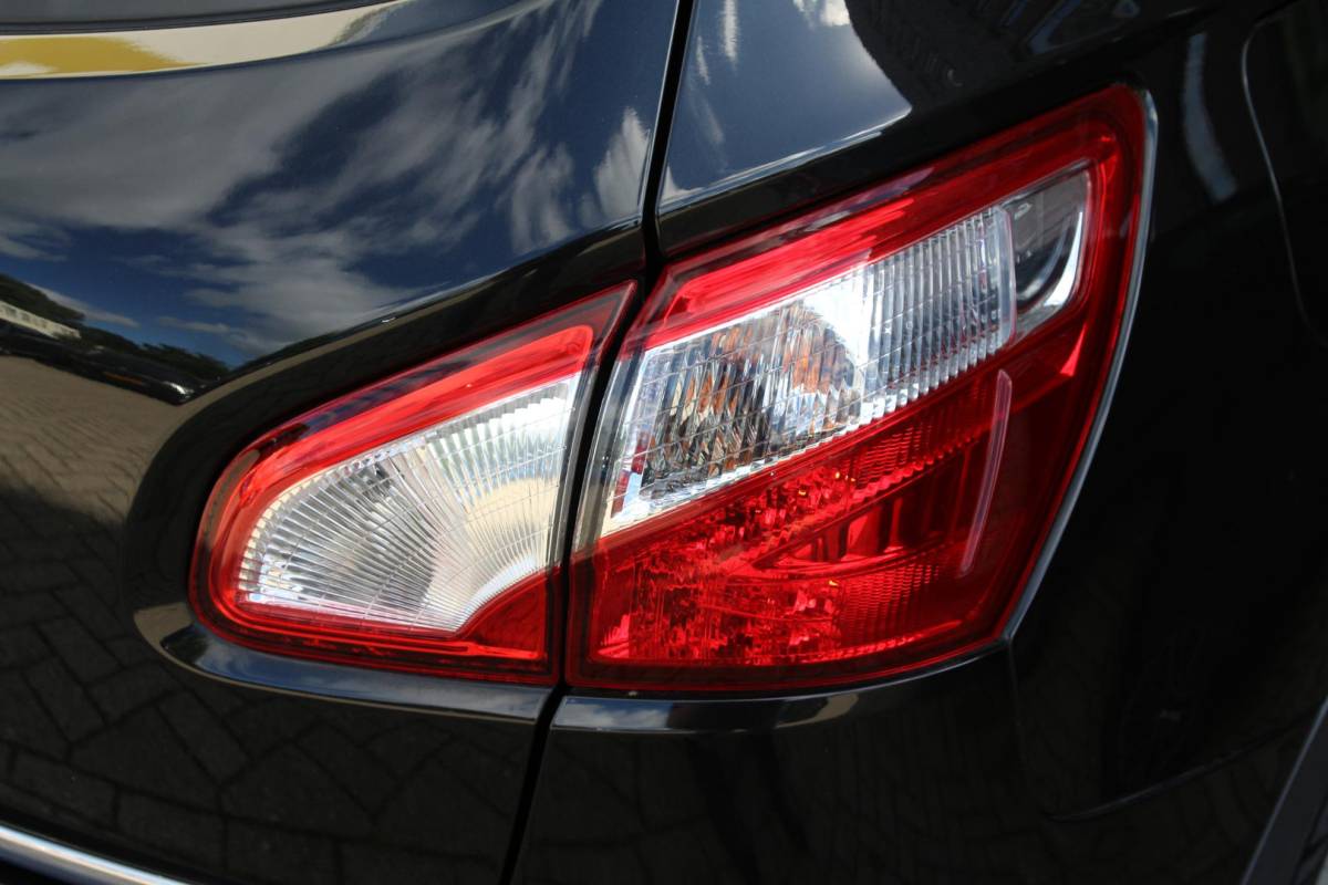 Nissan QASHQAI Nissan Qashqai 2.0 141pk Tekna | NL-auto | 1.400 kg trekgewicht! | Luxe! | Navigatie | Pano dak | Elek. ramen | Climate control | Cruise control | Leder | Stoelverwarming | Trekhaak |