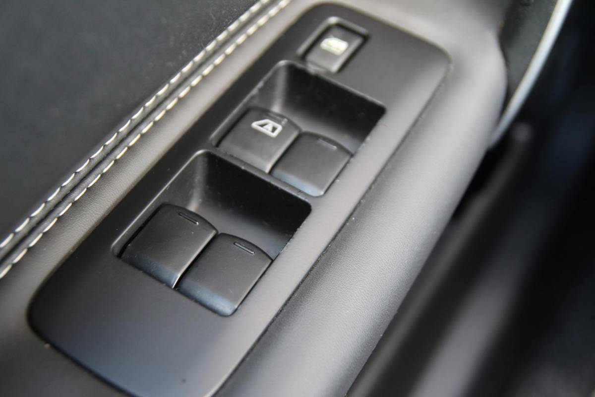 Nissan QASHQAI Nissan Qashqai 2.0 141pk Tekna | NL-auto | 1.400 kg trekgewicht! | Luxe! | Navigatie | Pano dak | Elek. ramen | Climate control | Cruise control | Leder | Stoelverwarming | Trekhaak |
