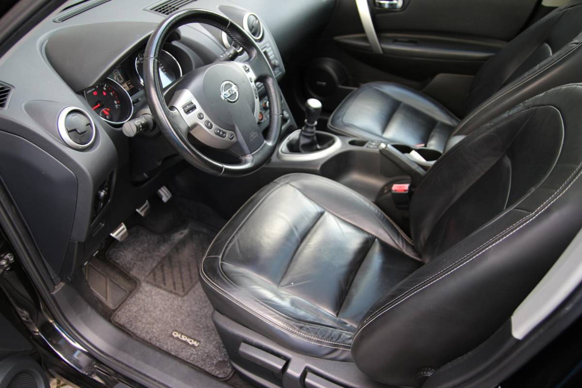 Nissan QASHQAI Nissan Qashqai 2.0 141pk Tekna | NL-auto | 1.400 kg trekgewicht! | Luxe! | Navigatie | Pano dak | Elek. ramen | Climate control | Cruise control | Leder | Stoelverwarming | Trekhaak |