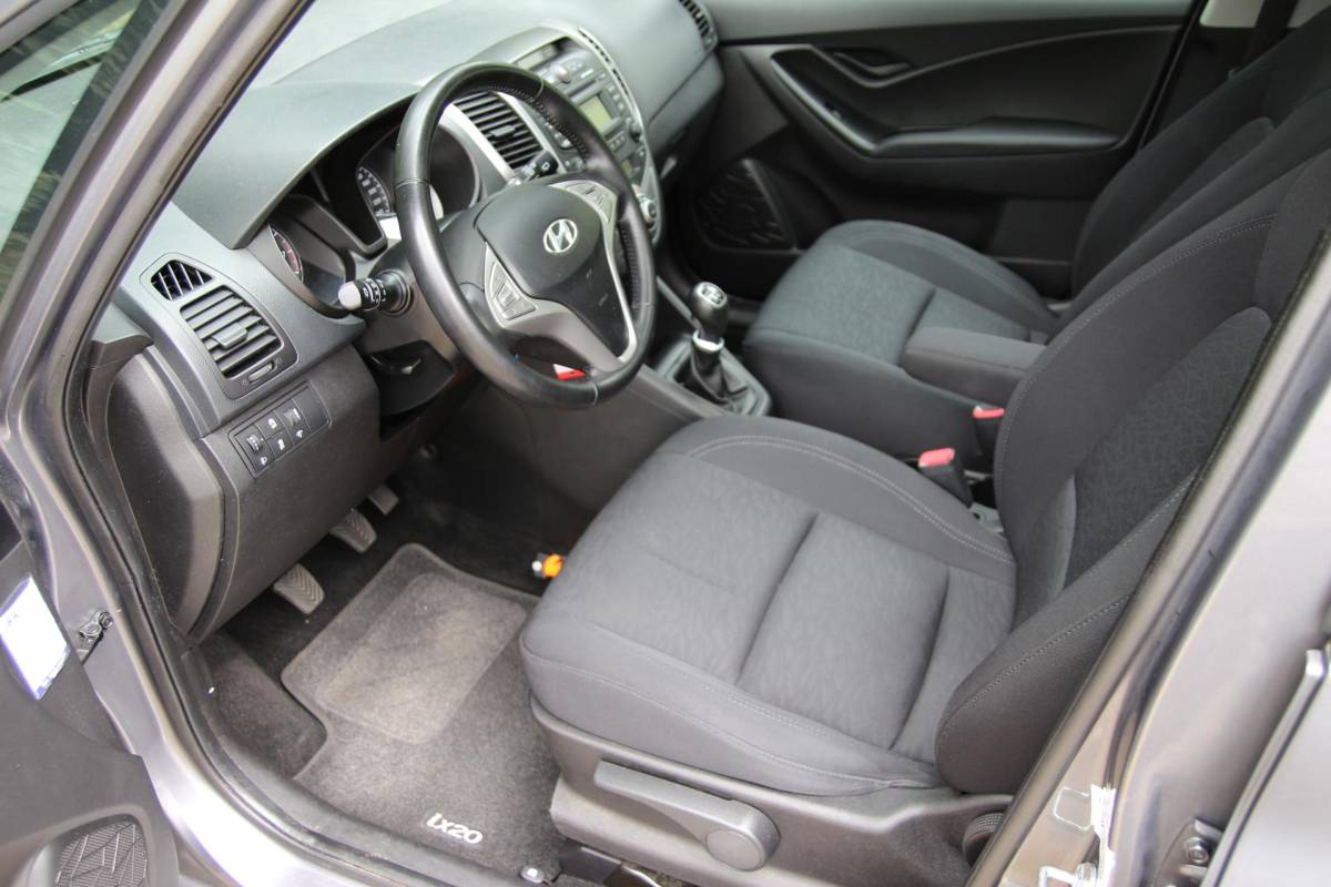 Hyundai ix20 Hyundai ix20 1.4i 90pk i-Vision | NL-auto | 5 deuren | Climate control | Cruise control | Centr. deurvegr. | Lichtmetalen velgen | Elek. ramen | Radio | Trekhaak |