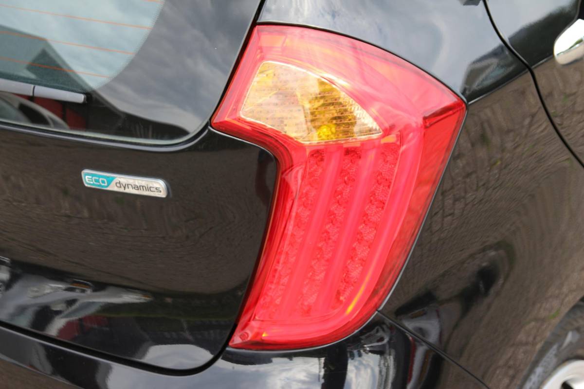 Kia Picanto Kia Picanto 1.0 CVVT 70pk BusinessLine | NL-auto | 5 deuren | Airco | Elek. ramen | Radio | Metallic lak | Stuurbekrachtiging |