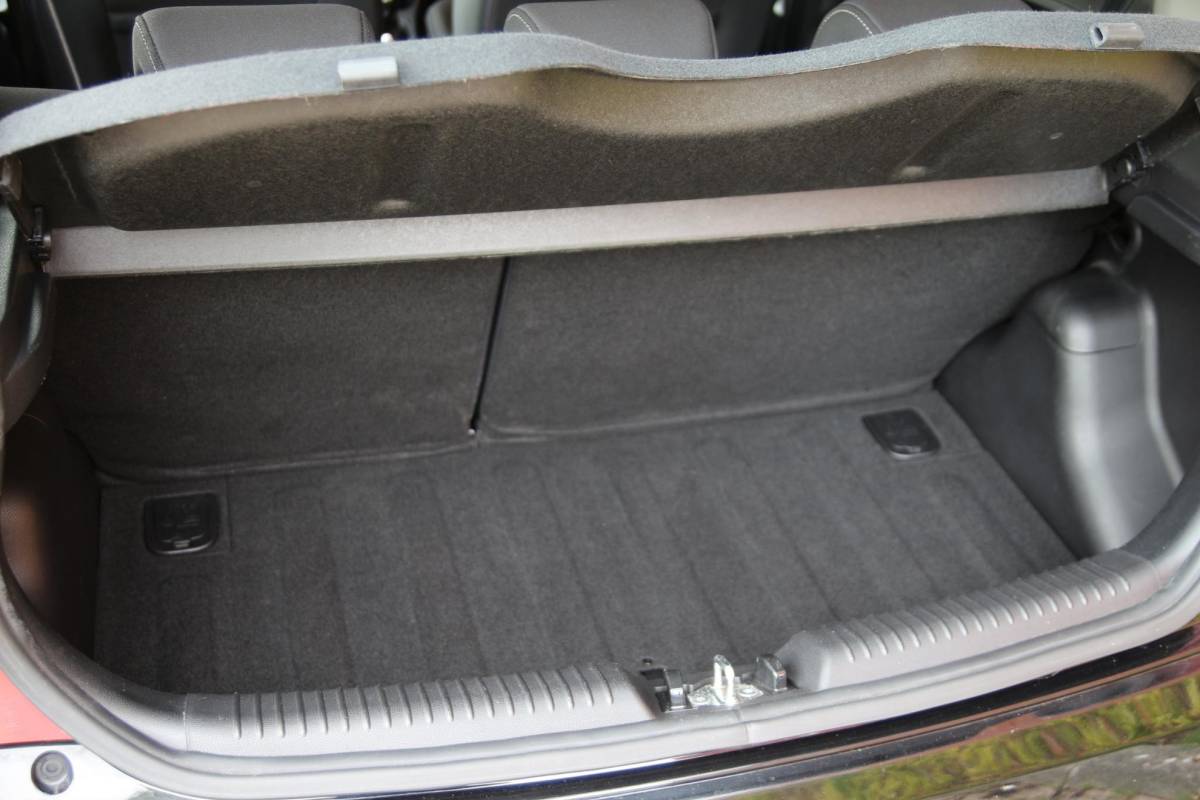 Kia Picanto Kia Picanto 1.0 CVVT 70pk BusinessLine | NL-auto | 5 deuren | Airco | Elek. ramen | Radio | Metallic lak | Stuurbekrachtiging |