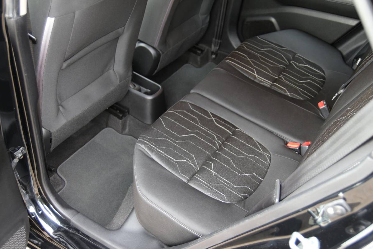 Kia Picanto Kia Picanto 1.0 CVVT 70pk BusinessLine | NL-auto | 5 deuren | Airco | Elek. ramen | Radio | Metallic lak | Stuurbekrachtiging |