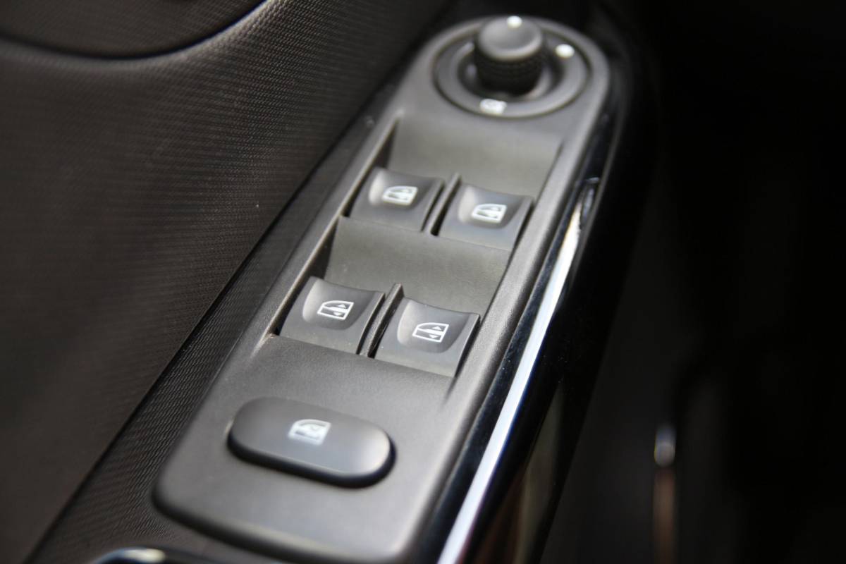 Renault Captur Renault Captur 0.9 TCe 90pk Dynamique | NL-auto | Climate control | Cruise control | Achteruitrijcamera | Navigatie | Parkeersensoren | Lichtmetalen velgen |