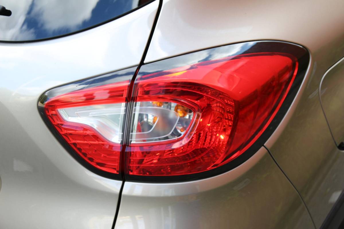 Renault Captur Renault Captur 0.9 TCe 90pk Dynamique | NL-auto | Climate control | Cruise control | Achteruitrijcamera | Navigatie | Parkeersensoren | Lichtmetalen velgen |
