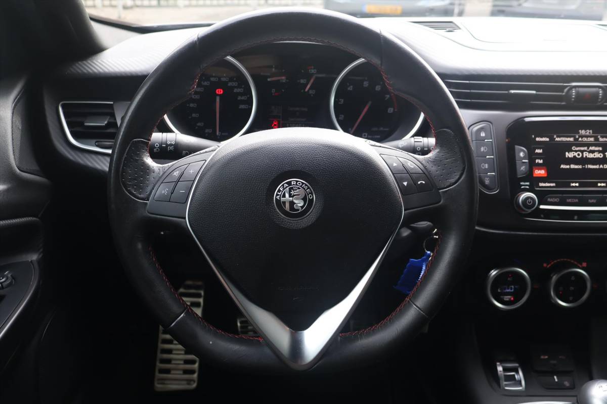 Alfa Romeo Giulietta Alfa Romeo Giulietta 1.4 TURBO MULTIAIR Super 150pk | Navi | PDC | Climate | Cruise