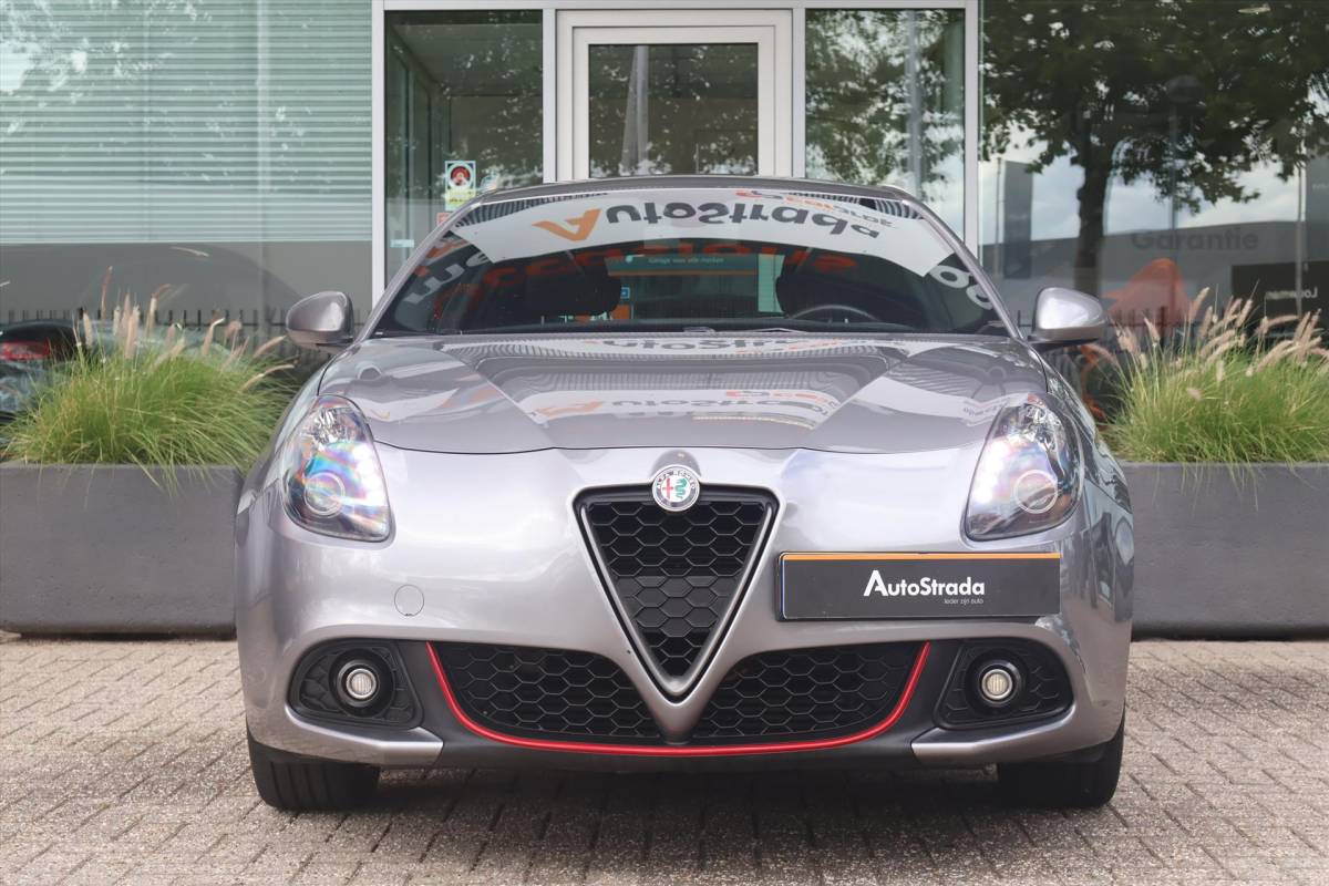 Alfa Romeo Giulietta Alfa Romeo Giulietta 1.4 TURBO MULTIAIR Super 150pk | Navi | PDC | Climate | Cruise