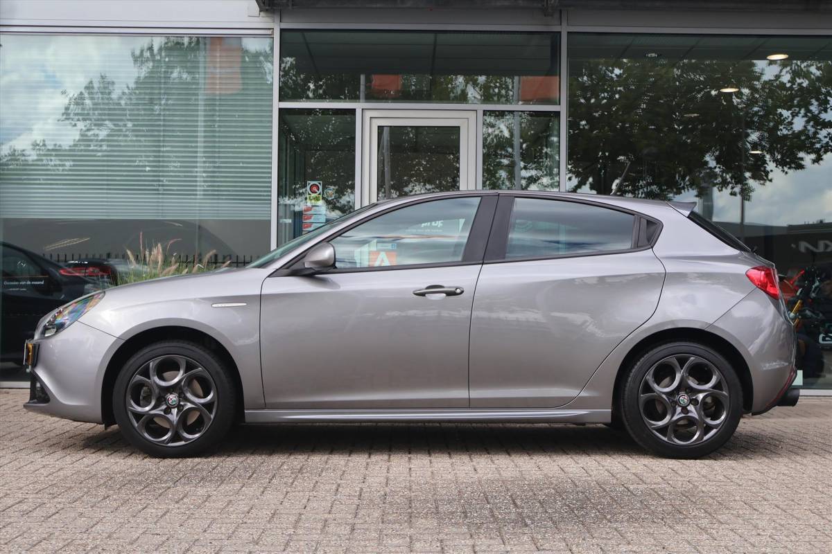 Alfa Romeo Giulietta Alfa Romeo Giulietta 1.4 TURBO MULTIAIR Super 150pk | Navi | PDC | Climate | Cruise