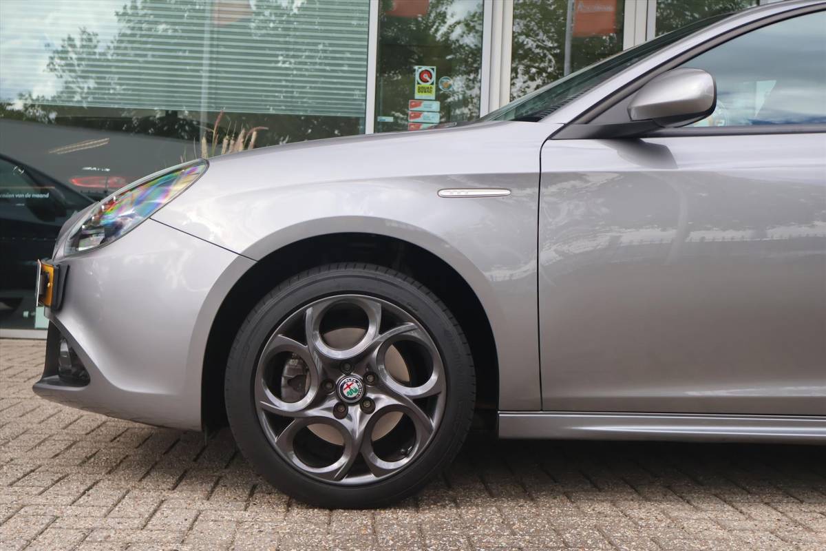 Alfa Romeo Giulietta Alfa Romeo Giulietta 1.4 TURBO MULTIAIR Super 150pk | Navi | PDC | Climate | Cruise