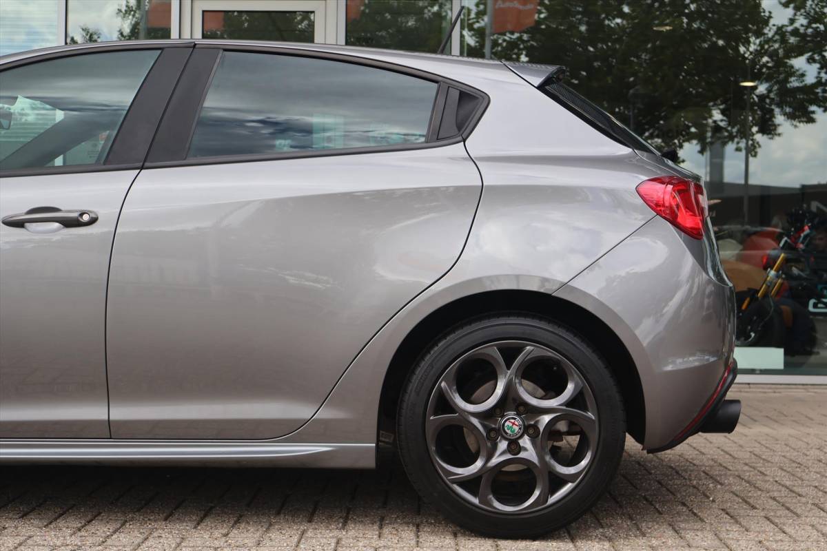 Alfa Romeo Giulietta Alfa Romeo Giulietta 1.4 TURBO MULTIAIR Super 150pk | Navi | PDC | Climate | Cruise