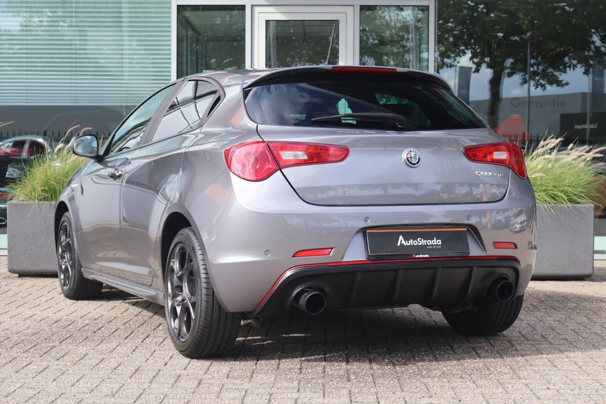 Alfa Romeo Giulietta Alfa Romeo Giulietta 1.4 TURBO MULTIAIR Super 150pk | Navi | PDC | Climate | Cruise