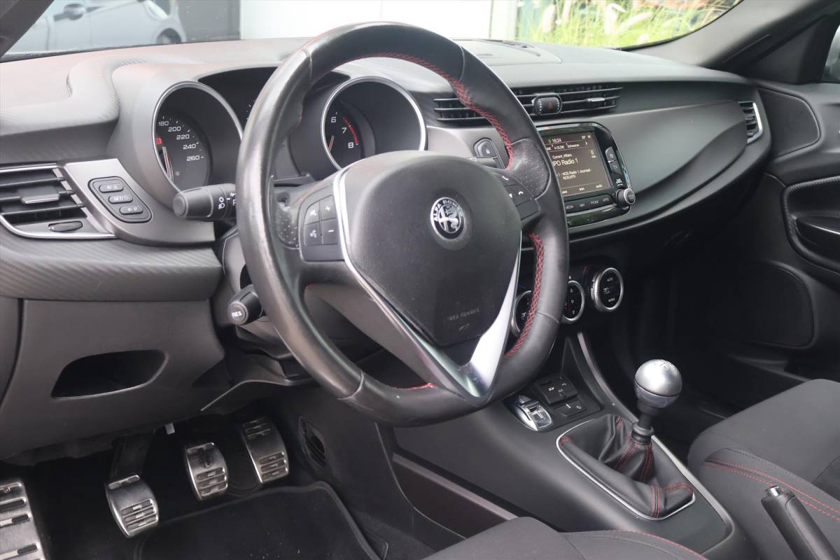 Alfa Romeo Giulietta Alfa Romeo Giulietta 1.4 TURBO MULTIAIR Super 150pk | Navi | PDC | Climate | Cruise