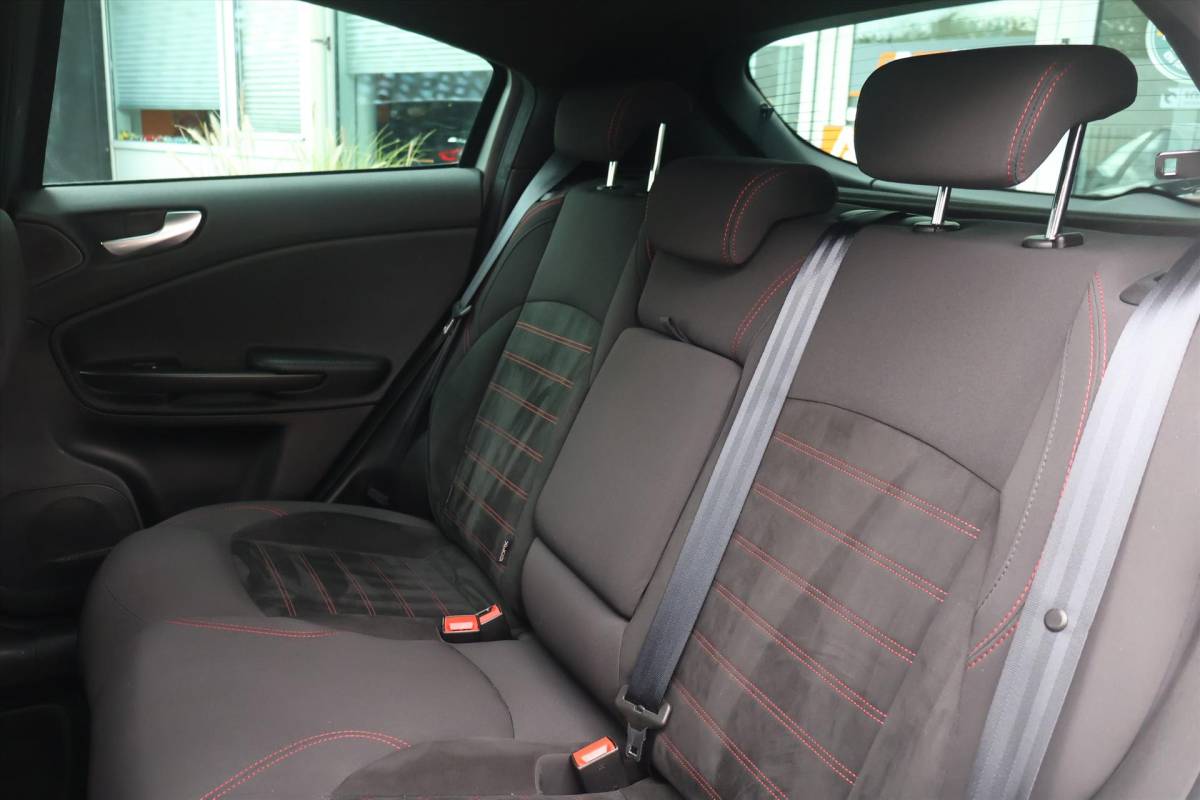 Alfa Romeo Giulietta Alfa Romeo Giulietta 1.4 TURBO MULTIAIR Super 150pk | Navi | PDC | Climate | Cruise