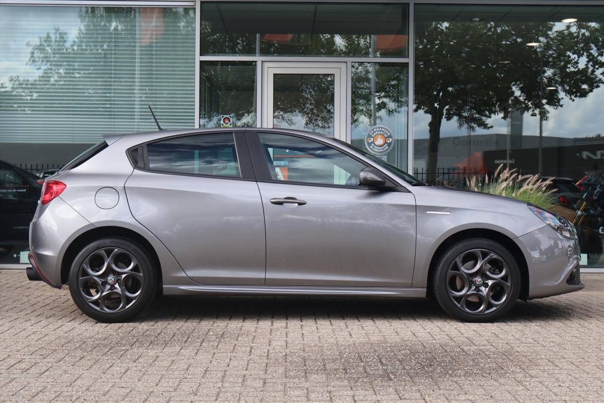 Alfa Romeo Giulietta Alfa Romeo Giulietta 1.4 TURBO MULTIAIR Super 150pk | Navi | PDC | Climate | Cruise