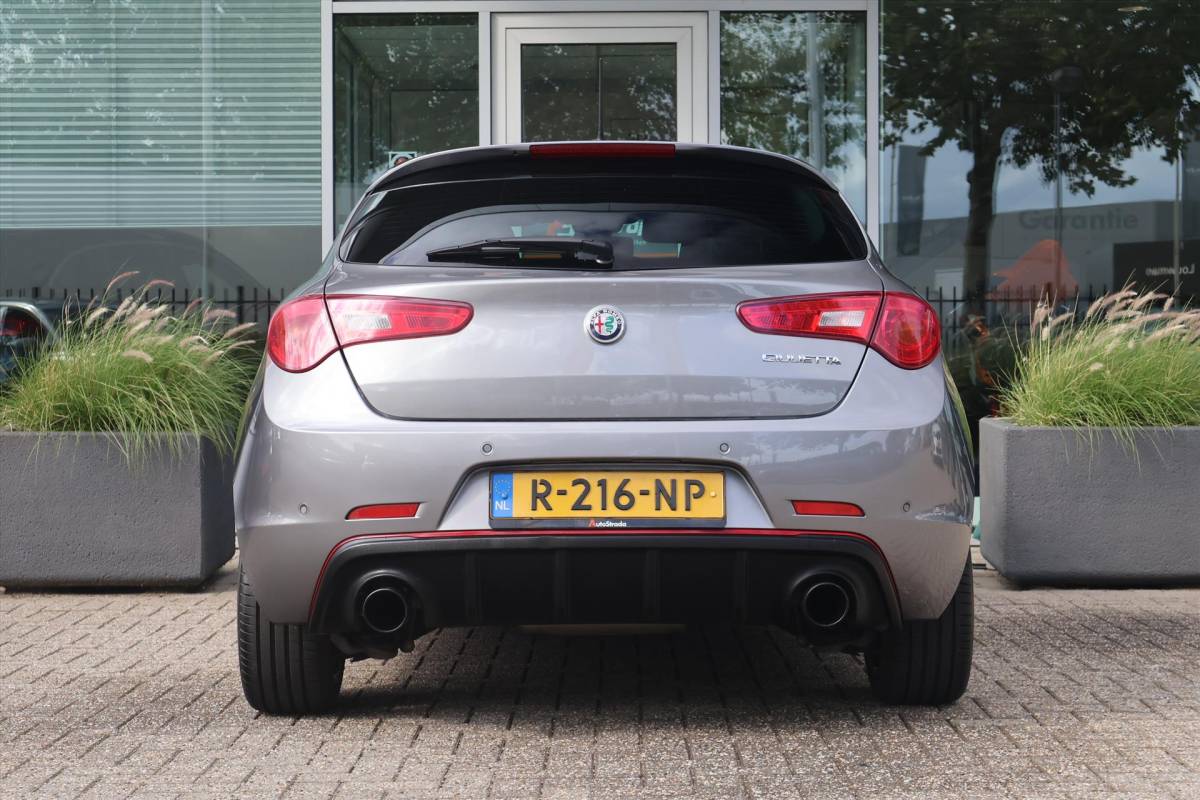 Alfa Romeo Giulietta Alfa Romeo Giulietta 1.4 TURBO MULTIAIR Super 150pk | Navi | PDC | Climate | Cruise