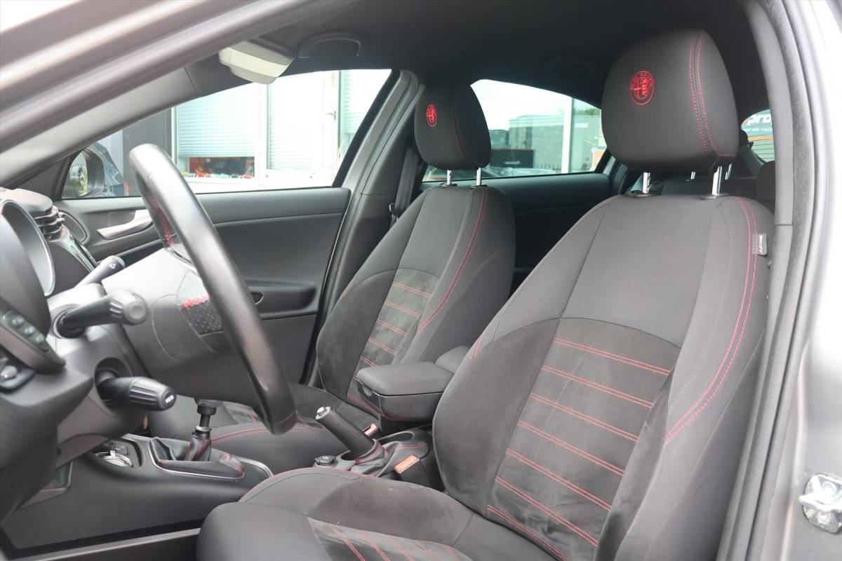 Alfa Romeo Giulietta Alfa Romeo Giulietta 1.4 TURBO MULTIAIR Super 150pk | Navi | PDC | Climate | Cruise