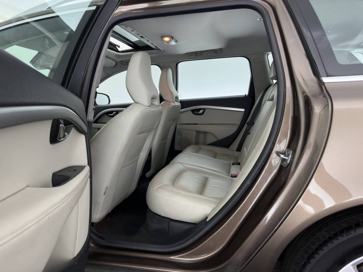 Volvo V70 Volvo V70 2.0 D4 Nordic+ Luxury-Line *PANO | LEATHER | XENON | MEMORY-PACK | SENSUS-CONNECT-AUDIO | HEATED-COMFORTSEATS | NAVI-FULLMAP | ECC | PDC | CRUISE | 17”ALU*