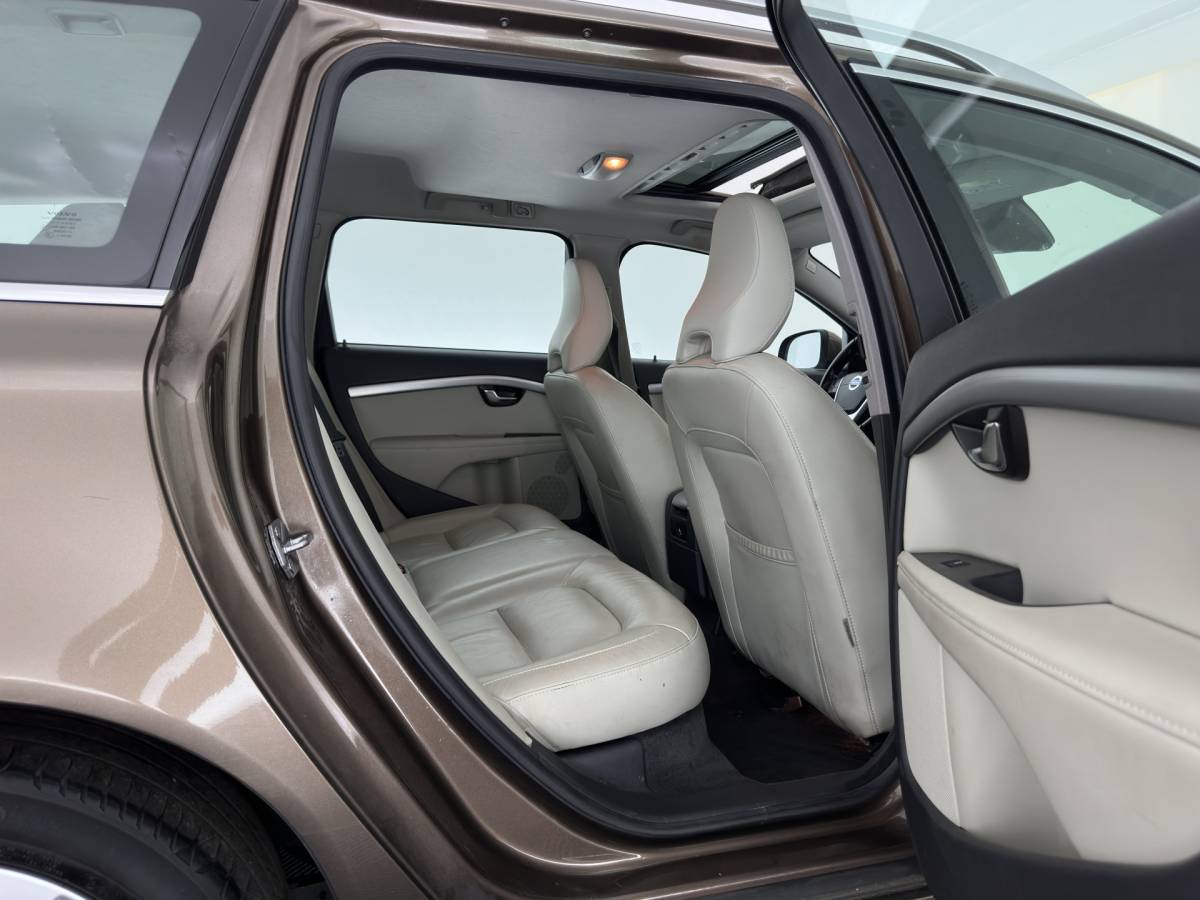 Volvo V70 Volvo V70 2.0 D4 Nordic+ Luxury-Line *PANO | LEATHER | XENON | MEMORY-PACK | SENSUS-CONNECT-AUDIO | HEATED-COMFORTSEATS | NAVI-FULLMAP | ECC | PDC | CRUISE | 17”ALU*