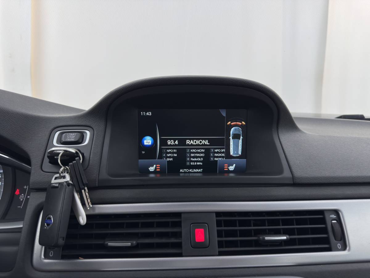 Volvo V70 Volvo V70 2.0 D4 Nordic+ Luxury-Line *PANO | LEATHER | XENON | MEMORY-PACK | SENSUS-CONNECT-AUDIO | HEATED-COMFORTSEATS | NAVI-FULLMAP | ECC | PDC | CRUISE | 17”ALU*