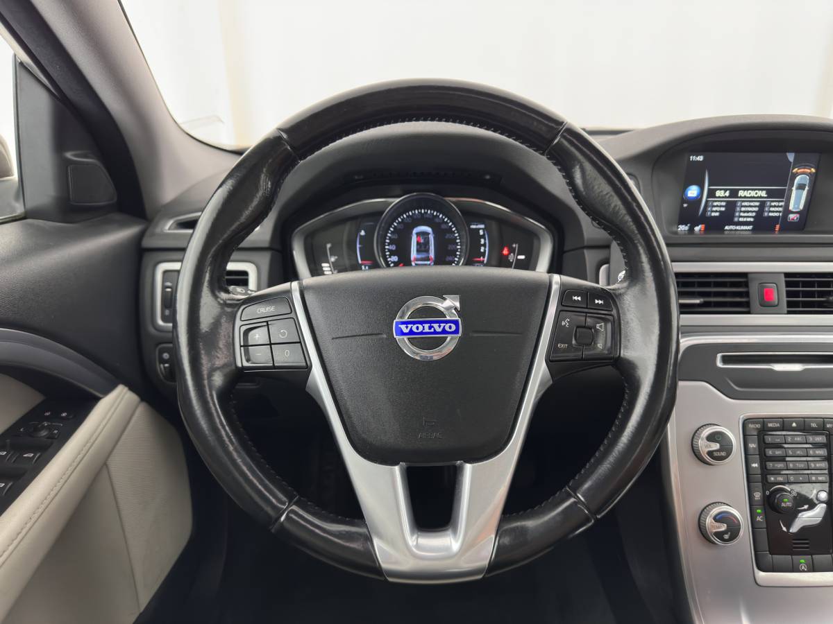 Volvo V70 Volvo V70 2.0 D4 Nordic+ Luxury-Line *PANO | LEATHER | XENON | MEMORY-PACK | SENSUS-CONNECT-AUDIO | HEATED-COMFORTSEATS | NAVI-FULLMAP | ECC | PDC | CRUISE | 17”ALU*
