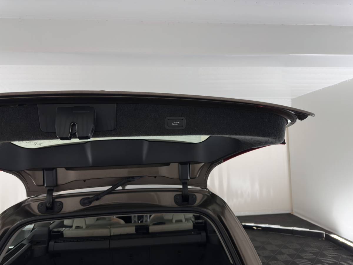 Volvo V70 Volvo V70 2.0 D4 Nordic+ Luxury-Line *PANO | LEATHER | XENON | MEMORY-PACK | SENSUS-CONNECT-AUDIO | HEATED-COMFORTSEATS | NAVI-FULLMAP | ECC | PDC | CRUISE | 17”ALU*