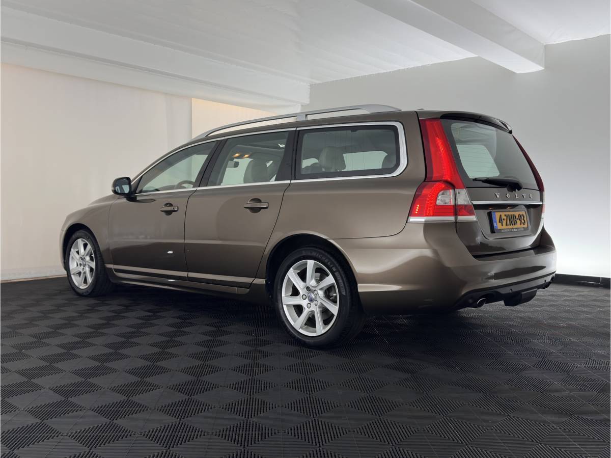 Volvo V70 Volvo V70 2.0 D4 Nordic+ Luxury-Line *PANO | LEATHER | XENON | MEMORY-PACK | SENSUS-CONNECT-AUDIO | HEATED-COMFORTSEATS | NAVI-FULLMAP | ECC | PDC | CRUISE | 17”ALU*