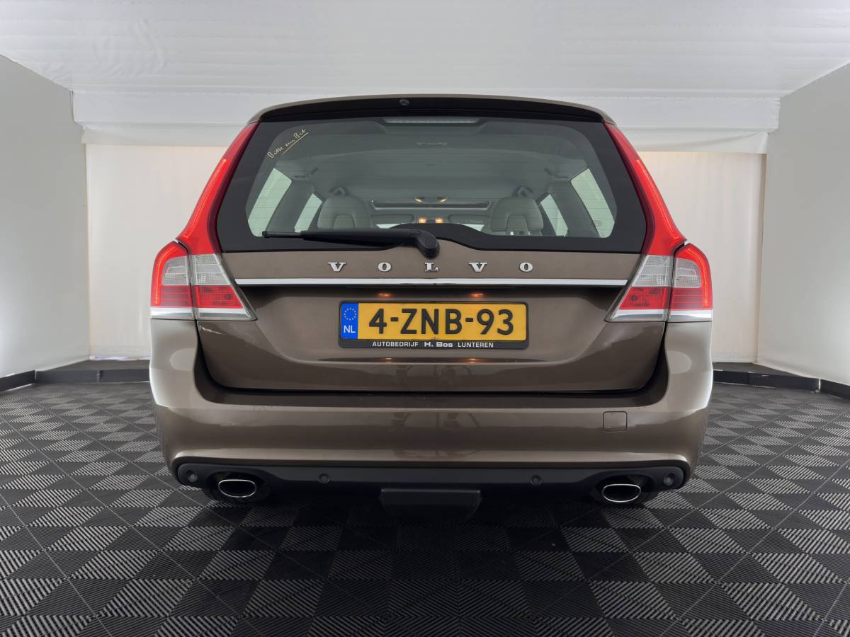 Volvo V70 Volvo V70 2.0 D4 Nordic+ Luxury-Line *PANO | LEATHER | XENON | MEMORY-PACK | SENSUS-CONNECT-AUDIO | HEATED-COMFORTSEATS | NAVI-FULLMAP | ECC | PDC | CRUISE | 17”ALU*