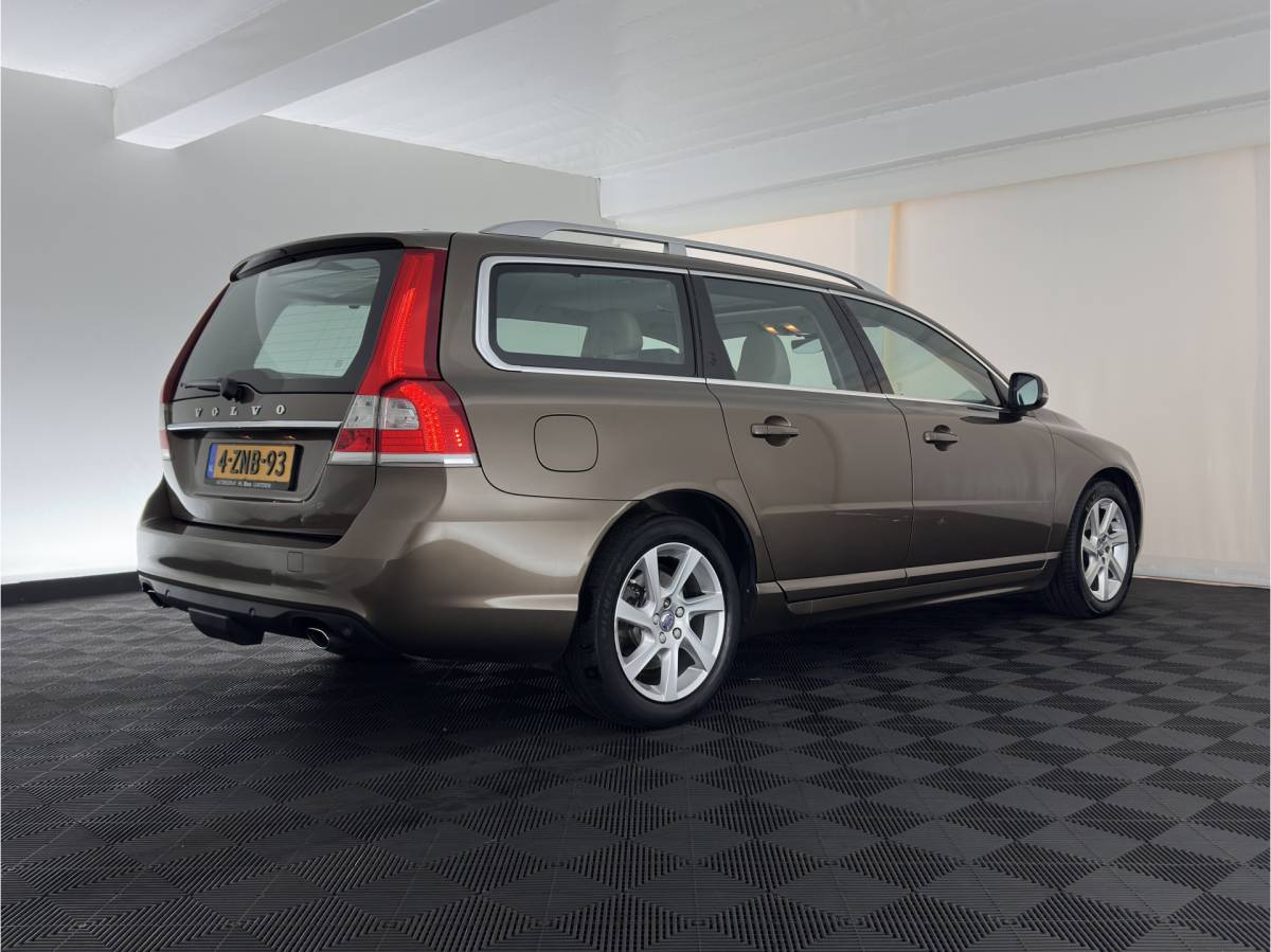 Volvo V70 Volvo V70 2.0 D4 Nordic+ Luxury-Line *PANO | LEATHER | XENON | MEMORY-PACK | SENSUS-CONNECT-AUDIO | HEATED-COMFORTSEATS | NAVI-FULLMAP | ECC | PDC | CRUISE | 17”ALU*