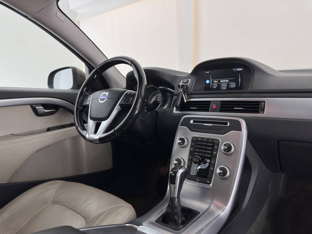 Volvo V70 Volvo V70 2.0 D4 Nordic+ Luxury-Line *PANO | LEATHER | XENON | MEMORY-PACK | SENSUS-CONNECT-AUDIO | HEATED-COMFORTSEATS | NAVI-FULLMAP | ECC | PDC | CRUISE | 17”ALU*