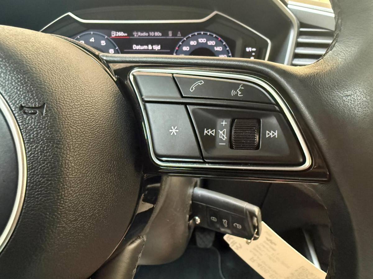 Audi A1 Sportback Audi A1 Sportback 25 TFSI Pro Line Apple CarPlay/Android Auto | Airconditioning | Bluetooth telefoonverbinding | Cruise control | Lichtmetalen velgen | Navigatiesysteem | Sportstuur