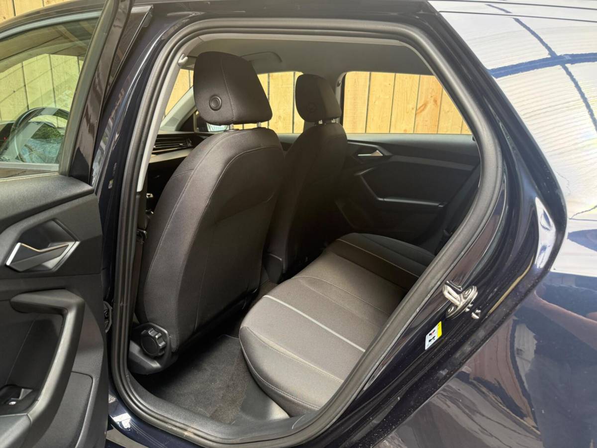 Audi A1 Sportback Audi A1 Sportback 25 TFSI Pro Line Apple CarPlay/Android Auto | Airconditioning | Bluetooth telefoonverbinding | Cruise control | Lichtmetalen velgen | Navigatiesysteem | Sportstuur