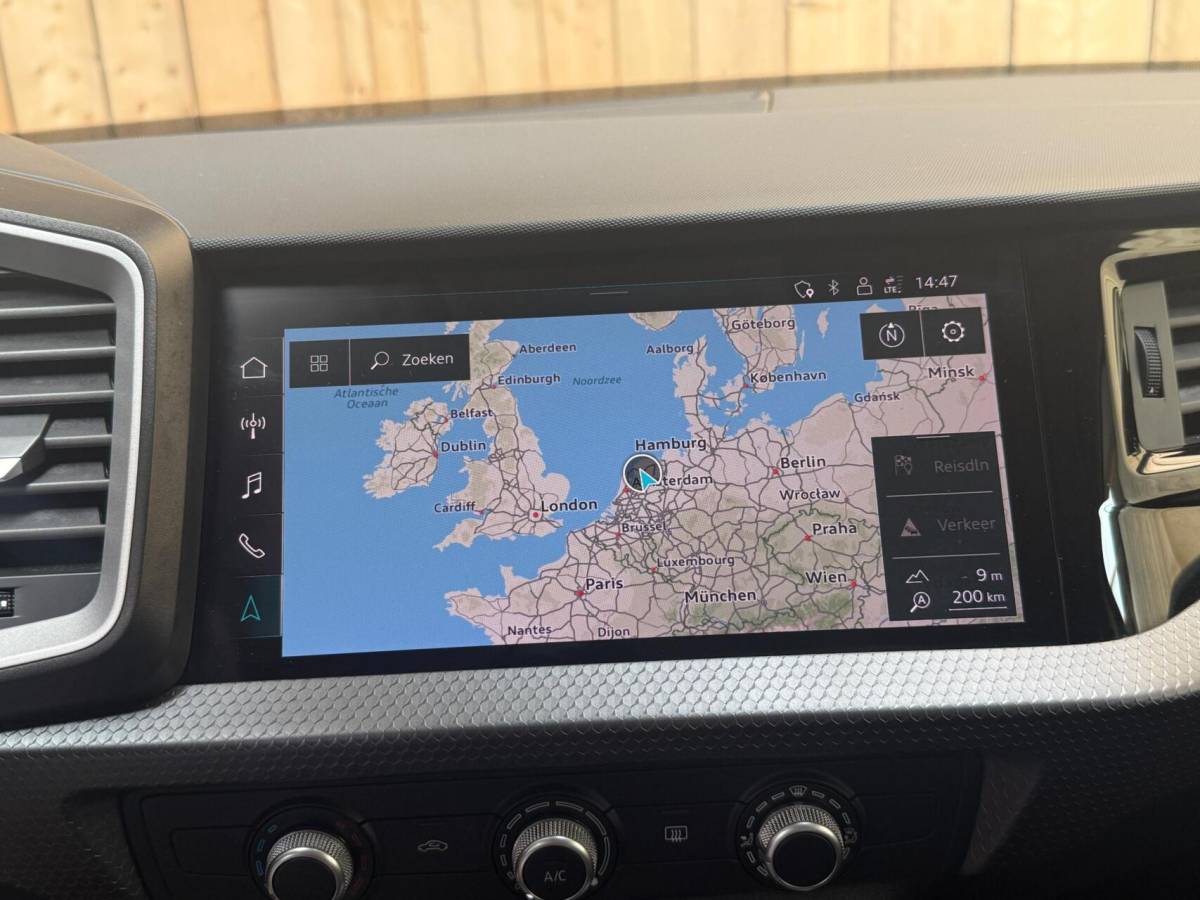 Audi A1 Sportback Audi A1 Sportback 25 TFSI Pro Line Apple CarPlay/Android Auto | Airconditioning | Bluetooth telefoonverbinding | Cruise control | Lichtmetalen velgen | Navigatiesysteem | Sportstuur