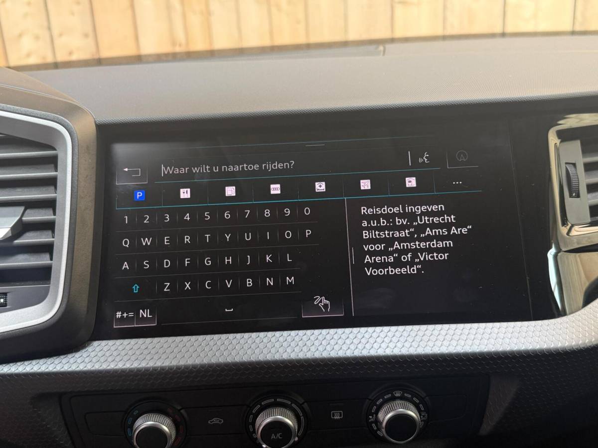 Audi A1 Sportback Audi A1 Sportback 25 TFSI Pro Line Apple CarPlay/Android Auto | Airconditioning | Bluetooth telefoonverbinding | Cruise control | Lichtmetalen velgen | Navigatiesysteem | Sportstuur