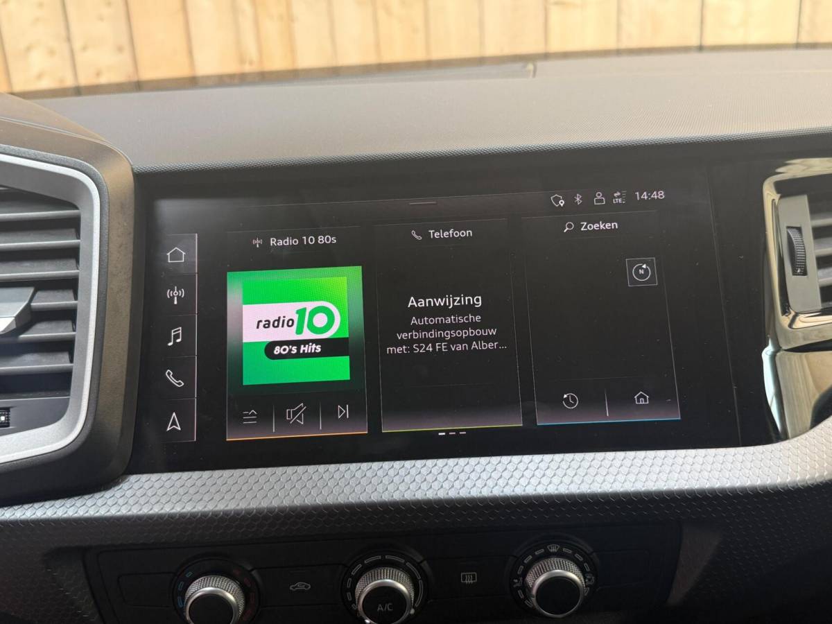 Audi A1 Sportback Audi A1 Sportback 25 TFSI Pro Line Apple CarPlay/Android Auto | Airconditioning | Bluetooth telefoonverbinding | Cruise control | Lichtmetalen velgen | Navigatiesysteem | Sportstuur