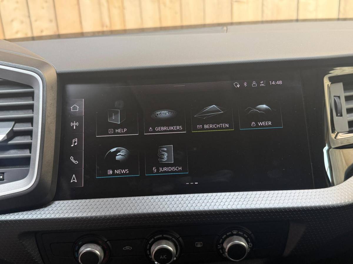 Audi A1 Sportback Audi A1 Sportback 25 TFSI Pro Line Apple CarPlay/Android Auto | Airconditioning | Bluetooth telefoonverbinding | Cruise control | Lichtmetalen velgen | Navigatiesysteem | Sportstuur