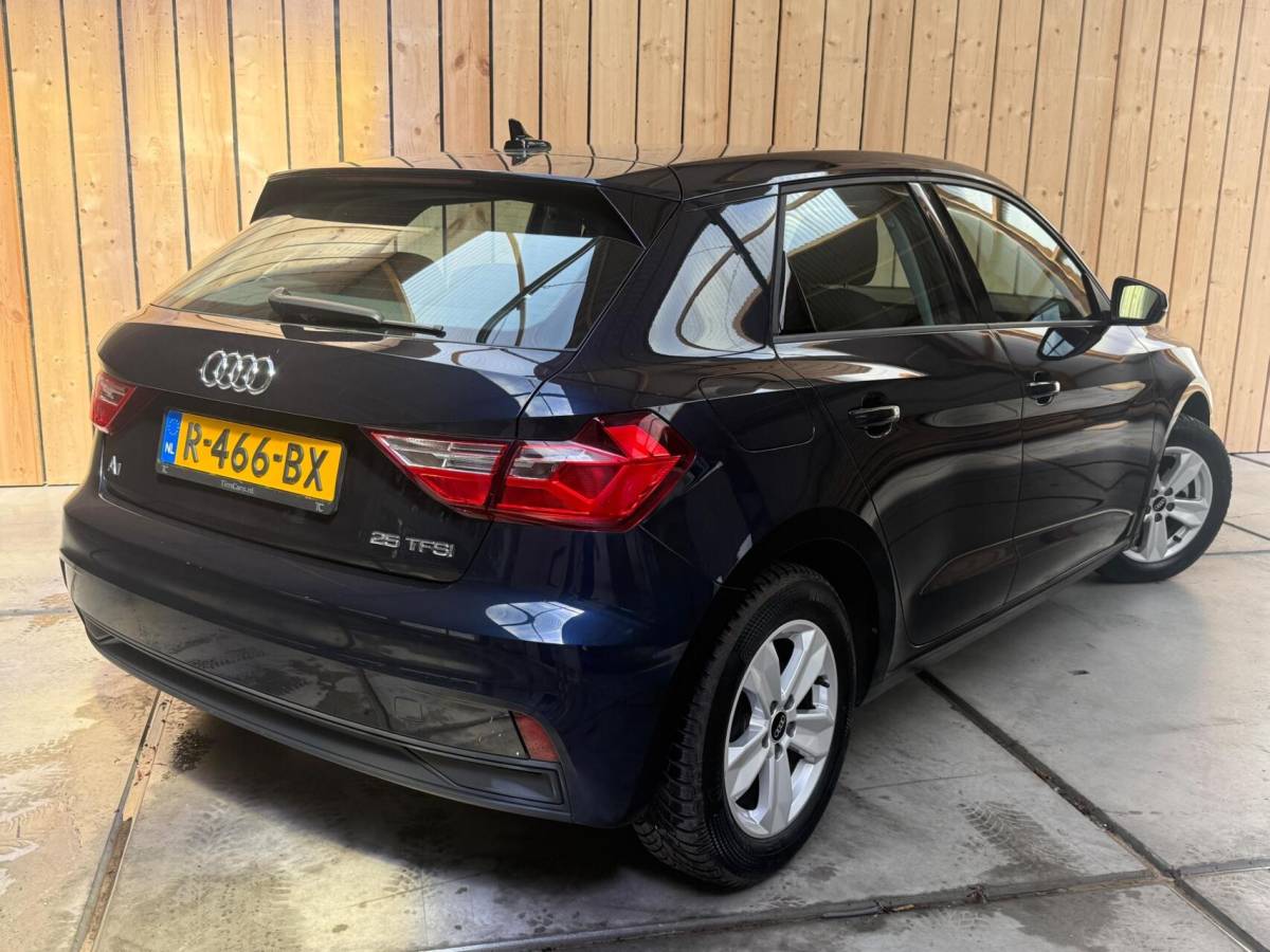 Audi A1 Sportback Audi A1 Sportback 25 TFSI Pro Line Apple CarPlay/Android Auto | Airconditioning | Bluetooth telefoonverbinding | Cruise control | Lichtmetalen velgen | Navigatiesysteem | Sportstuur