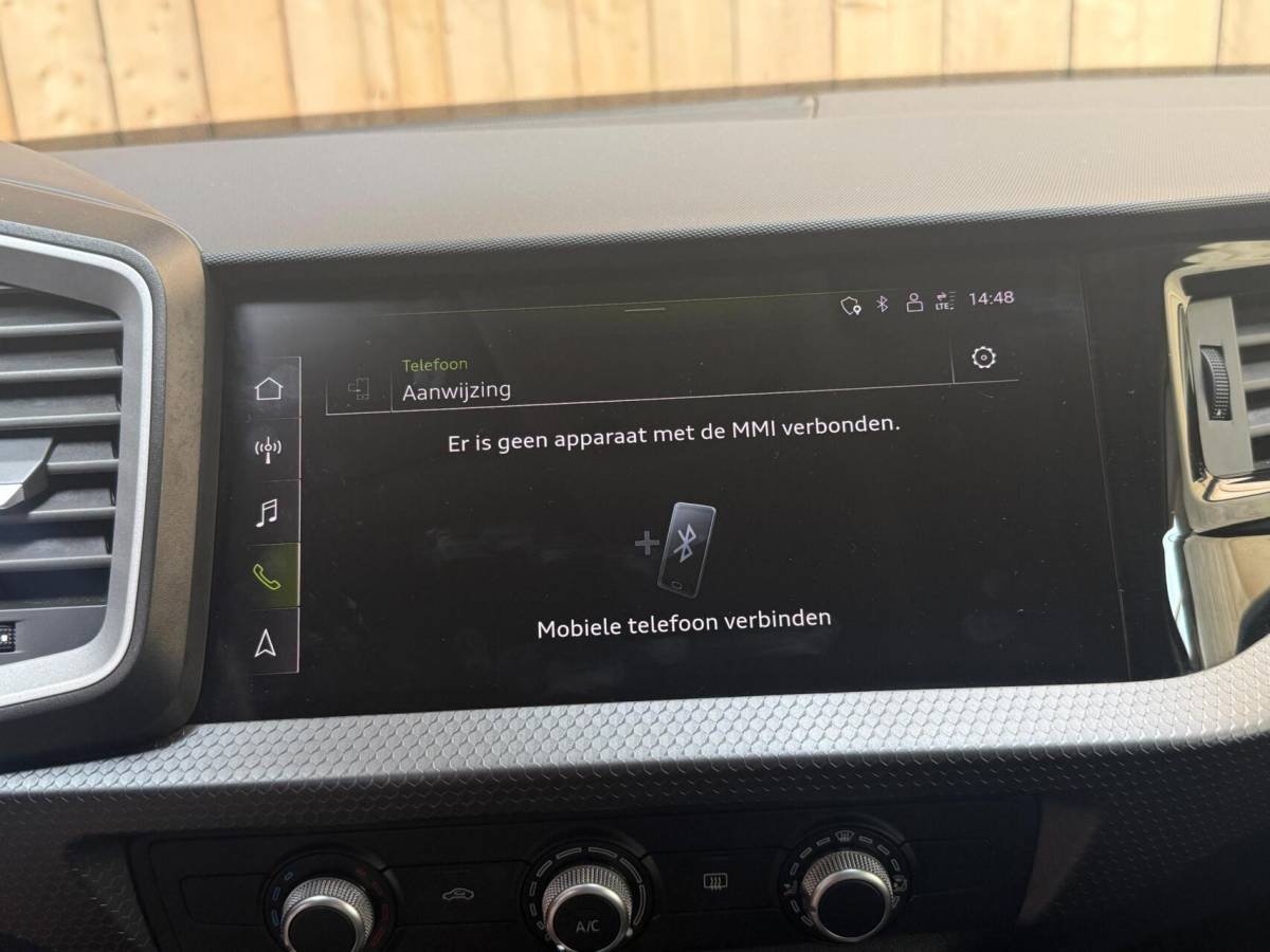 Audi A1 Sportback Audi A1 Sportback 25 TFSI Pro Line Apple CarPlay/Android Auto | Airconditioning | Bluetooth telefoonverbinding | Cruise control | Lichtmetalen velgen | Navigatiesysteem | Sportstuur
