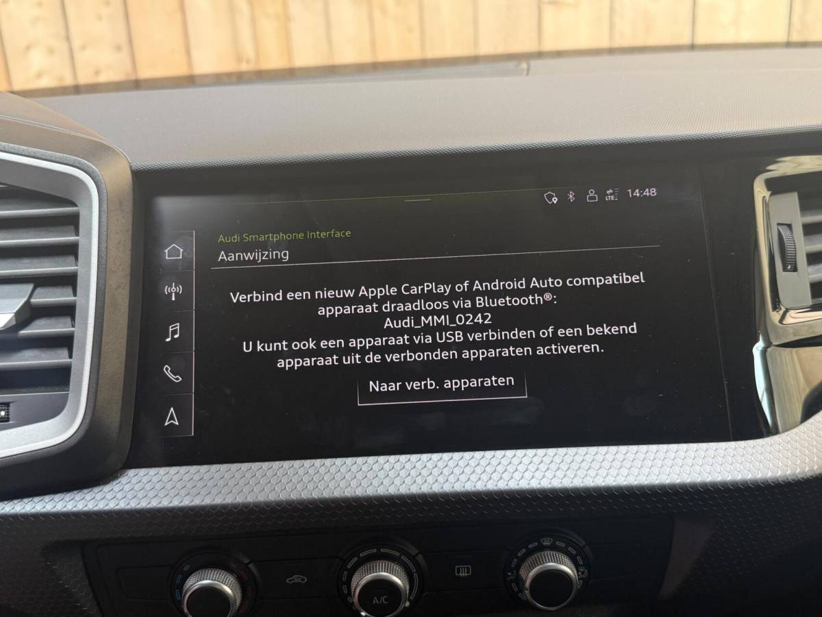 Audi A1 Sportback Audi A1 Sportback 25 TFSI Pro Line Apple CarPlay/Android Auto | Airconditioning | Bluetooth telefoonverbinding | Cruise control | Lichtmetalen velgen | Navigatiesysteem | Sportstuur