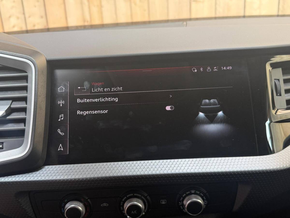 Audi A1 Sportback Audi A1 Sportback 25 TFSI Pro Line Apple CarPlay/Android Auto | Airconditioning | Bluetooth telefoonverbinding | Cruise control | Lichtmetalen velgen | Navigatiesysteem | Sportstuur