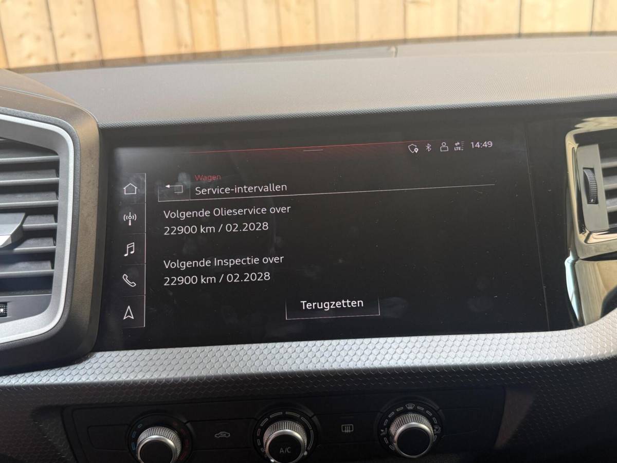 Audi A1 Sportback Audi A1 Sportback 25 TFSI Pro Line Apple CarPlay/Android Auto | Airconditioning | Bluetooth telefoonverbinding | Cruise control | Lichtmetalen velgen | Navigatiesysteem | Sportstuur