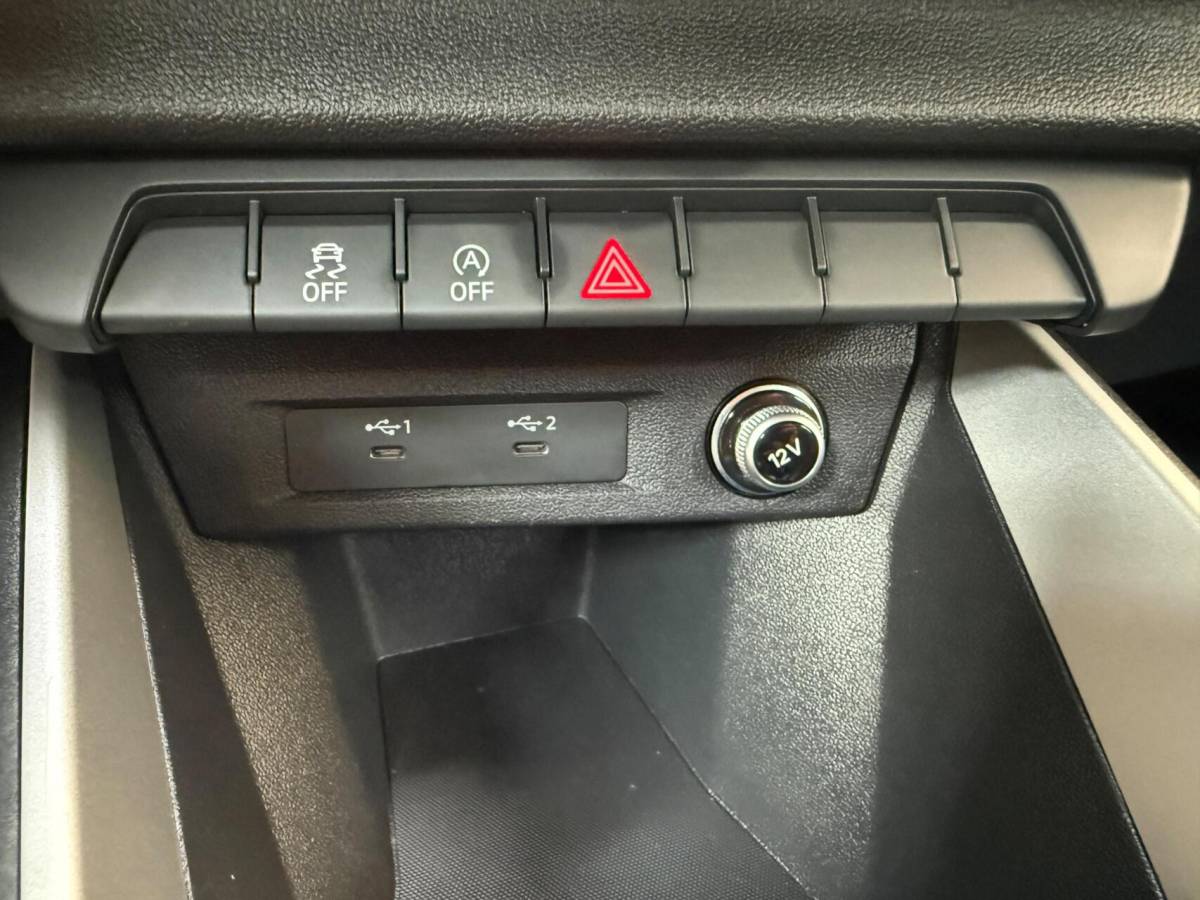 Audi A1 Sportback Audi A1 Sportback 25 TFSI Pro Line Apple CarPlay/Android Auto | Airconditioning | Bluetooth telefoonverbinding | Cruise control | Lichtmetalen velgen | Navigatiesysteem | Sportstuur