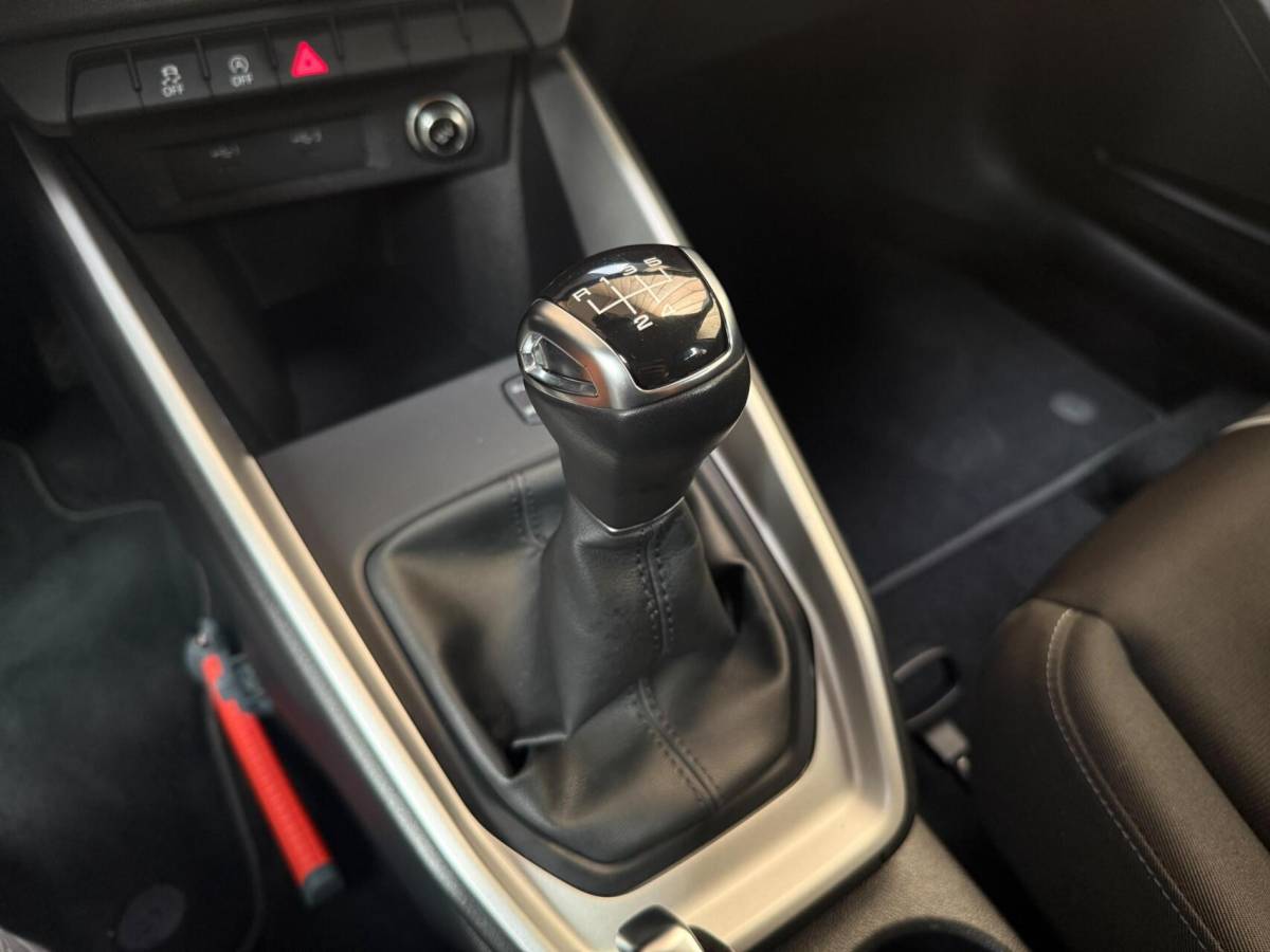 Audi A1 Sportback Audi A1 Sportback 25 TFSI Pro Line Apple CarPlay/Android Auto | Airconditioning | Bluetooth telefoonverbinding | Cruise control | Lichtmetalen velgen | Navigatiesysteem | Sportstuur
